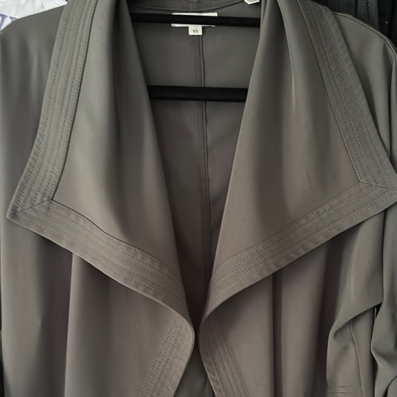 Max Studio Green Trench Coat with Notched Lapels - Picture 5 of 6